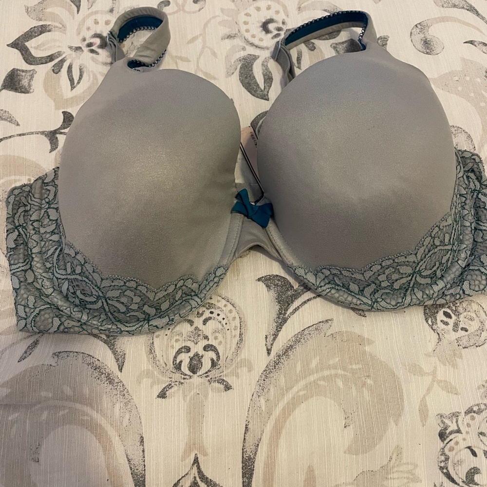 Victoria's Secret Gray and Teal Lace Bra